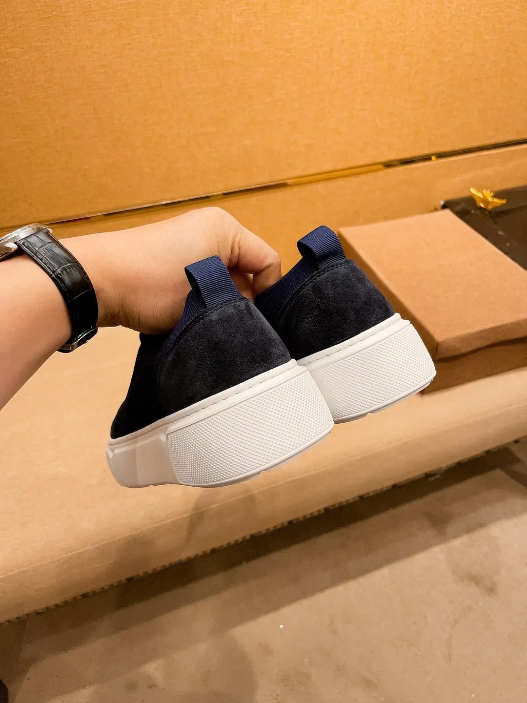 Men's shoes💰 400💰🔥【Dior】🔥Men's high-end brand of shoes official website 1:1 latest masterpiece: the upper is made of Italian imported first-layer cowhide with a comfortable and breathable lining➕original non-slip and wear-resistant outsole🔥, making walking more convenient and comfortable! An exclusive new model, a stunning work, a beautiful 1:1 replica [color] compared to the official quality! Create a fashionable personality to set off your uniqueness! A must-have for trendy men! Classic 🔥Size: 38-44 Color: 🔥 3⃣️colors available🔥